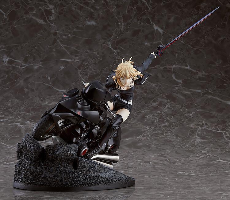 Fate/Grand Order: Saber/Altria Pendragon (Alter) & Cuirassier Noir 1/8 Scale Figure